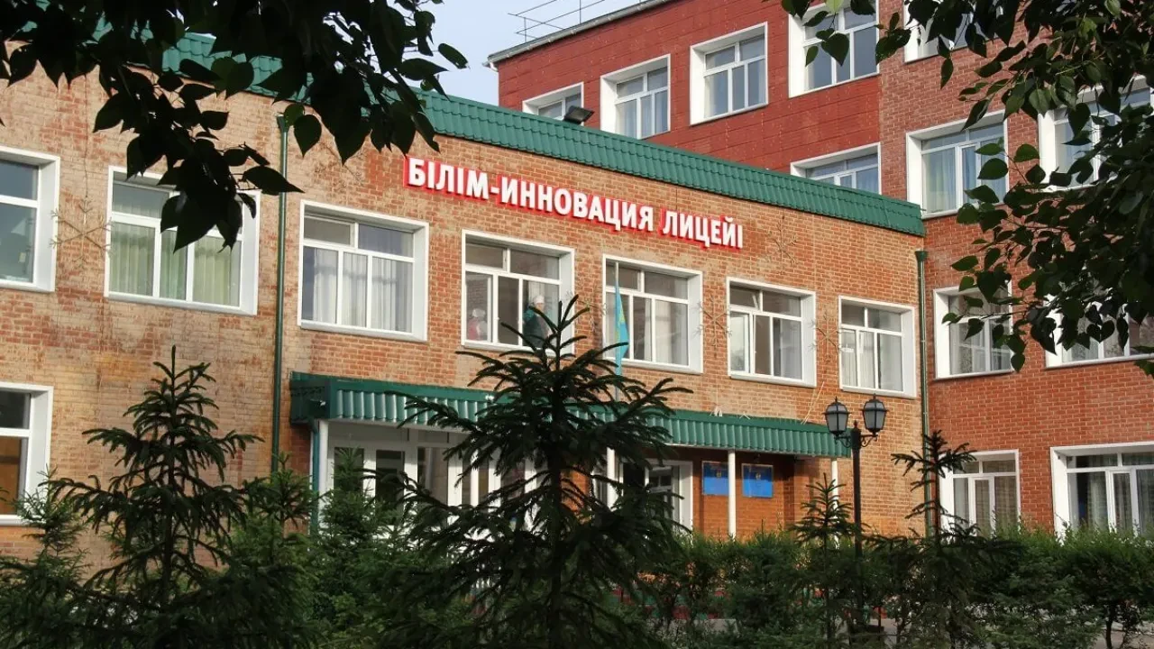 Қарағанды қыздар «Білім-Инновация» лицейі үздік 100 мектептің қатарына кірді