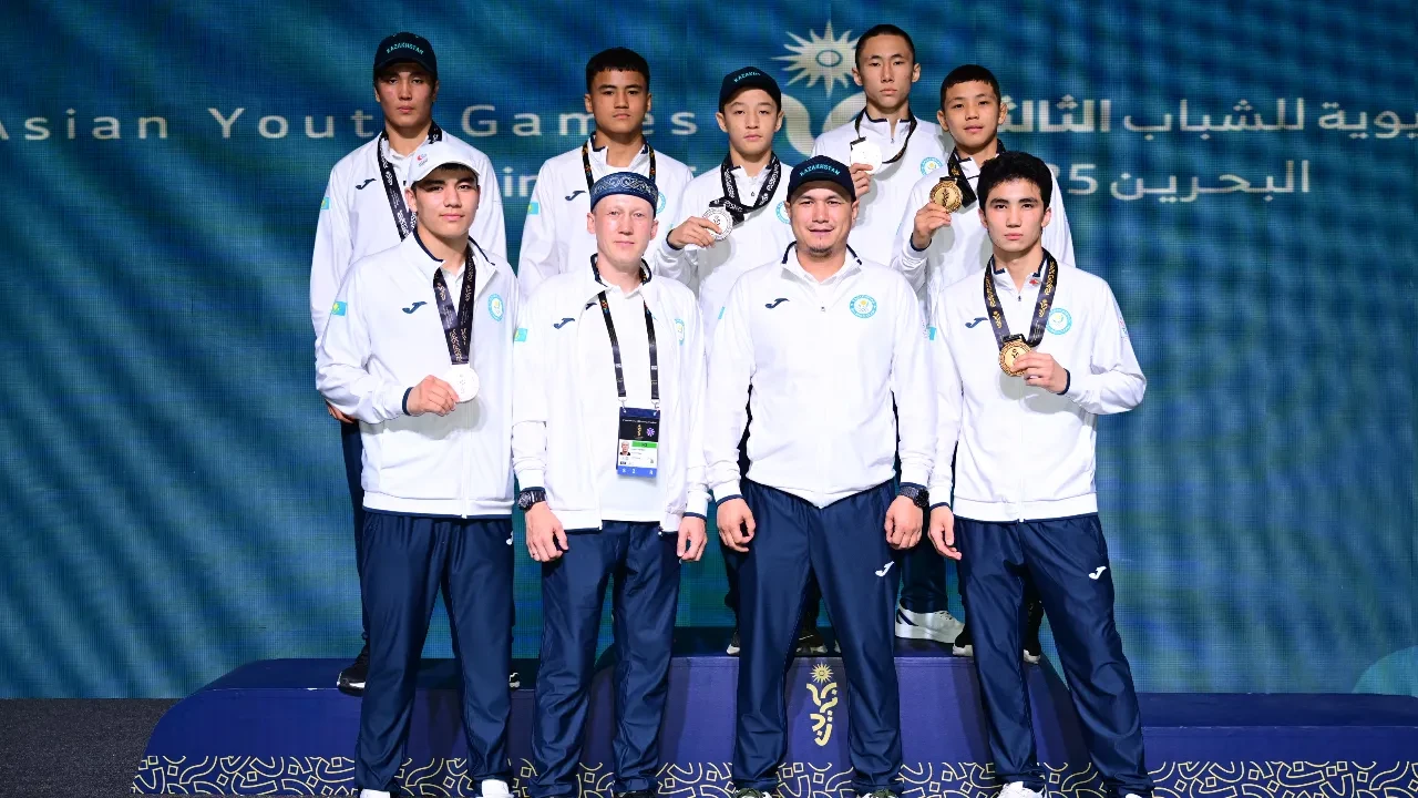 Жас әйел үштікке тырысады Жас әйел үштікке тырысады