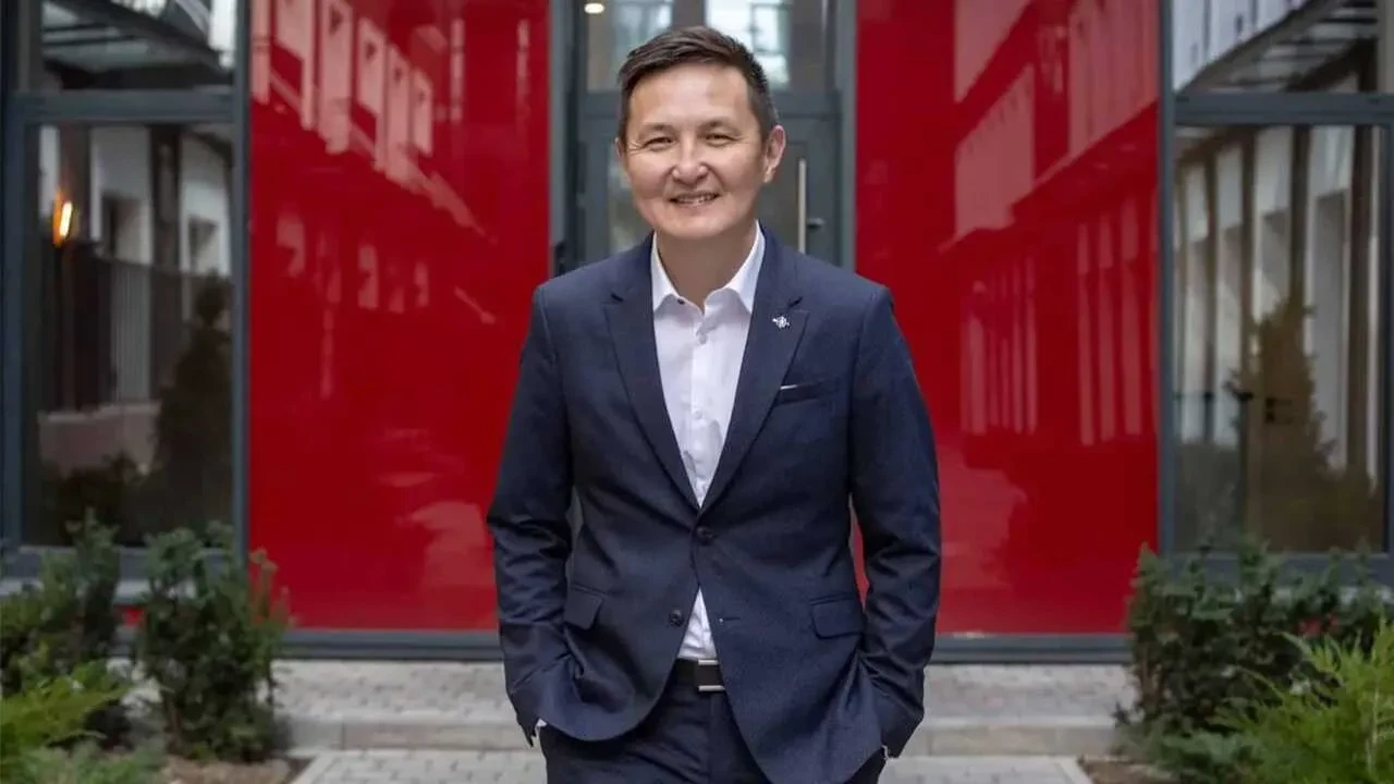 Арсен Томский мына мамандарға қазір-ақ ақша беруге дайын