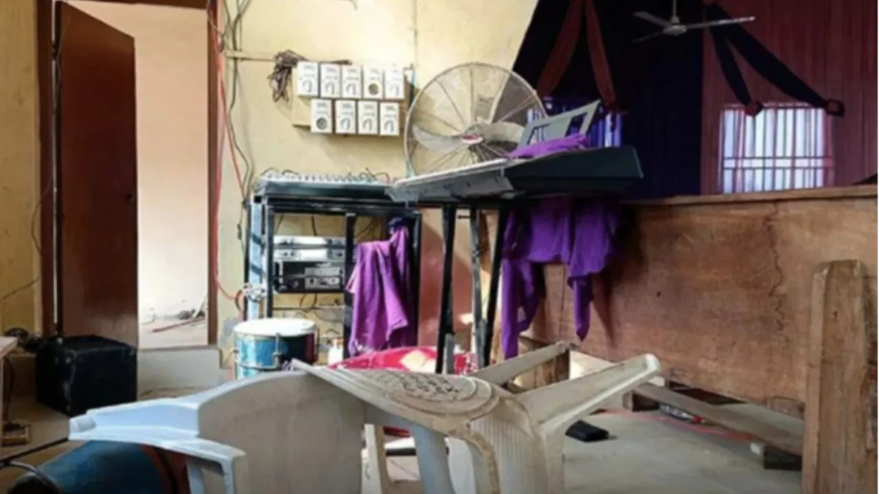 В Нигерии вооружённые люди похитили более 200 учеников и учителей католической школы