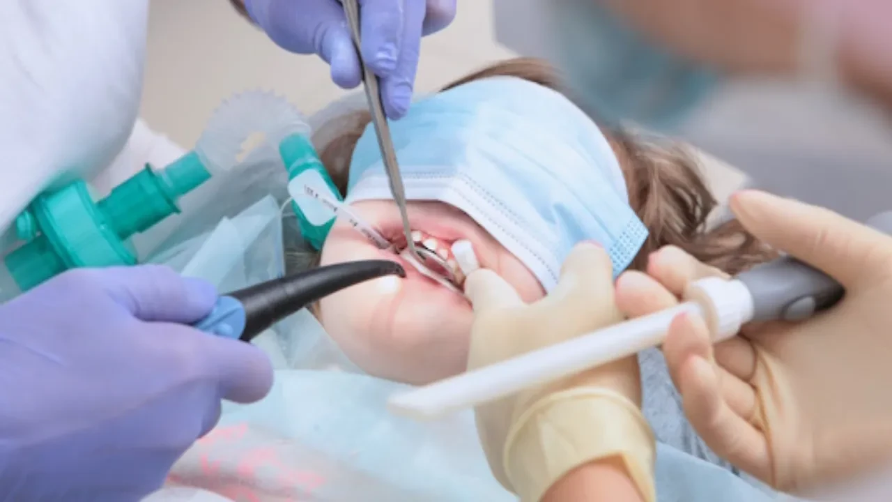 «Баланың жаны шығып бара жатқанын түсіндіңіз бе?»: үш жасар қыздың өлімі бойынша сотта жаңа деректер айтылды