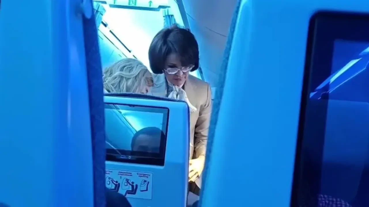 Министр здравоохранения спасла пассажирку на рейсе Астана–Алматы