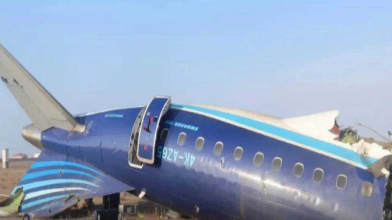 Крушение самолета AZAL: Расследование продолжается