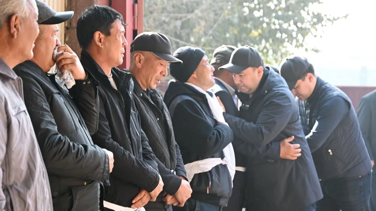 Шесть погибших в пожаре в Туркестанской области преданы земле