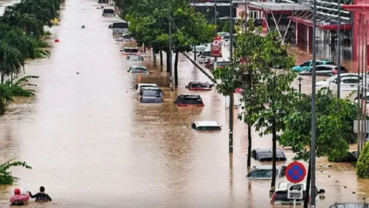 Наводнение во Вьетнаме: Стало известно количество казахстанских туристов в стране