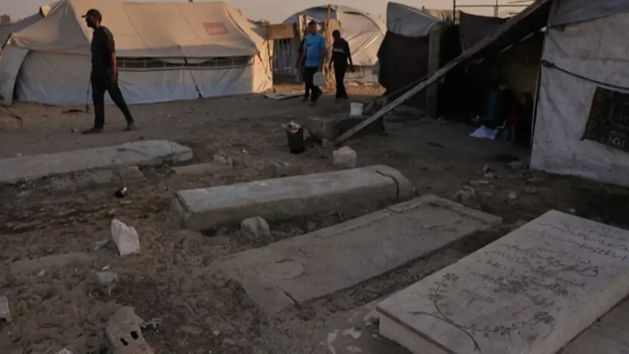 Палестинские семьи вынужденно живут на кладбищах Газы