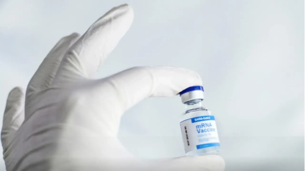 В Казахстане число отказов от вакцинации выросло почти в 4 раза