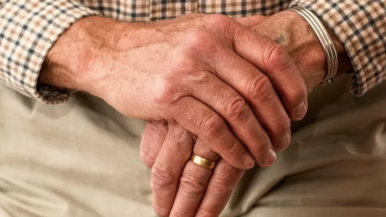 Пенсия в тени: самозанятых казахстанцев хотят вернуть в систему через софинансирование