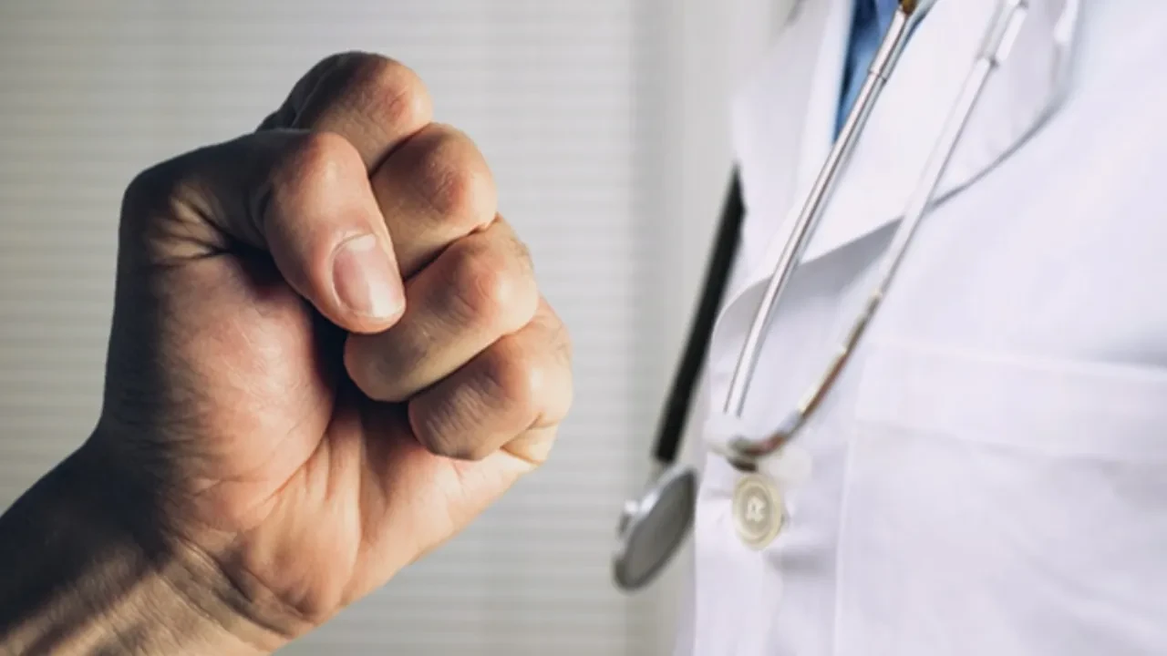 Медики под защитой: в Мажилисе обсуждают закон против насилия над врачами