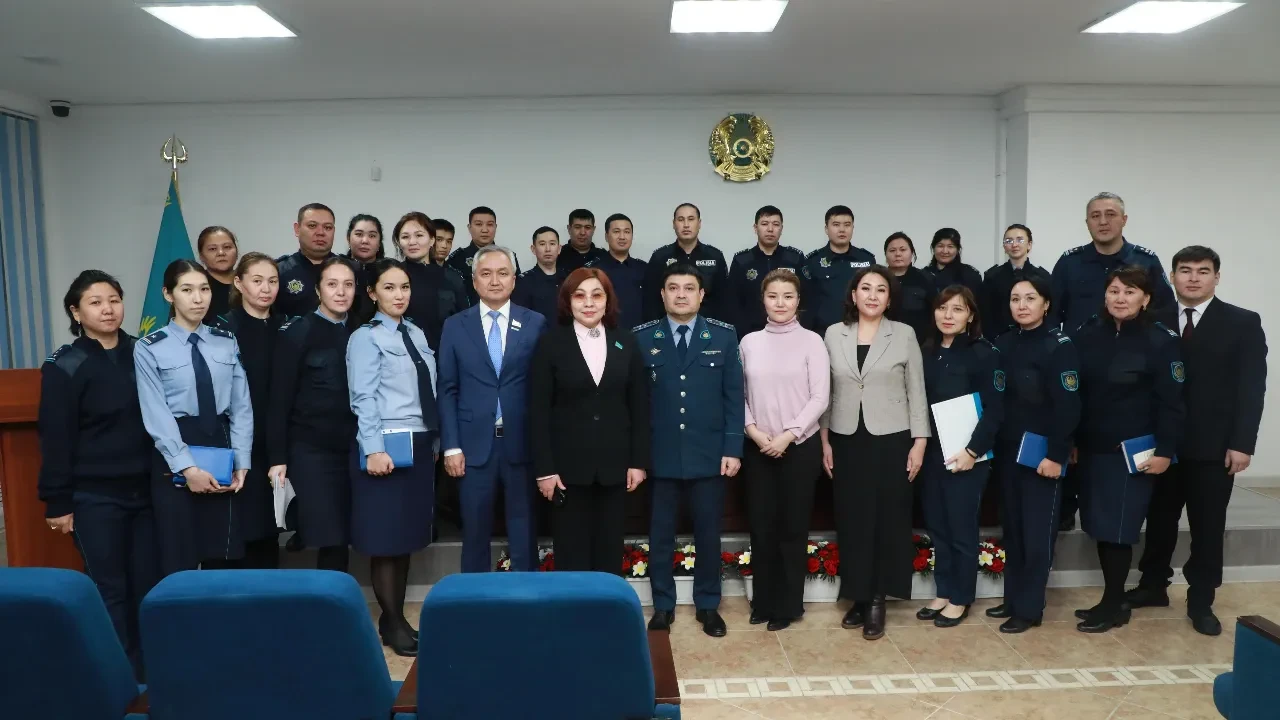 Сенатор Бибигуль Жексенбай встретилась с личным составом полиции района Сарыарка