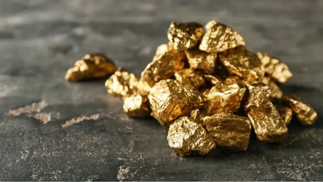 Золото бьет исторические рекорды: почему инвесторы массово уходят в драгметаллы