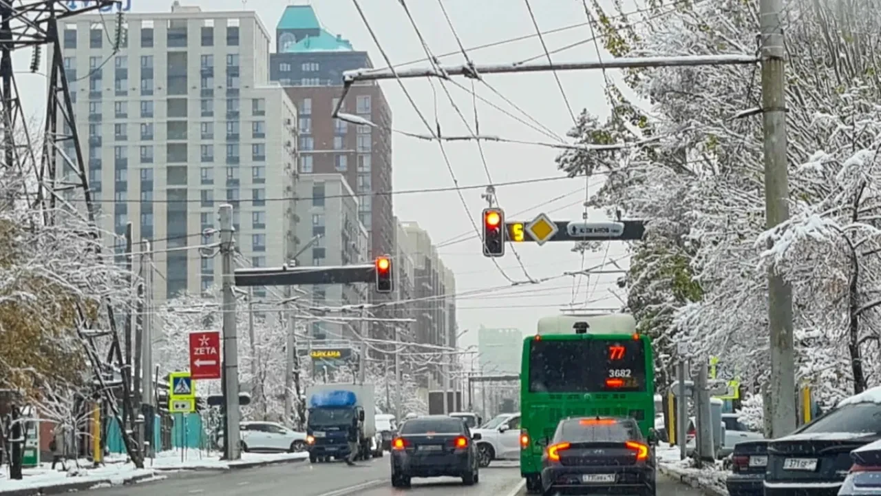За выезд на полосу BRT начали штрафовать в Алматы
