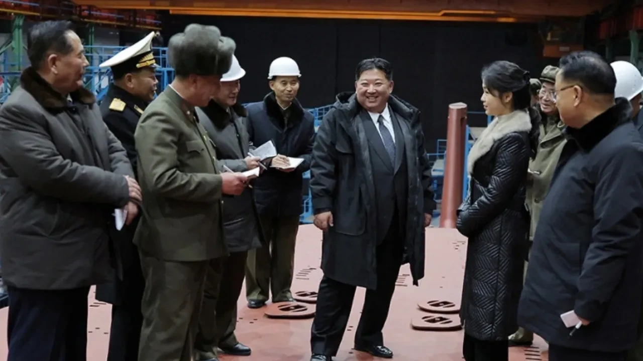 Ким Чен Ын жаңа атомдық сүңгуір қайықты көрсетті