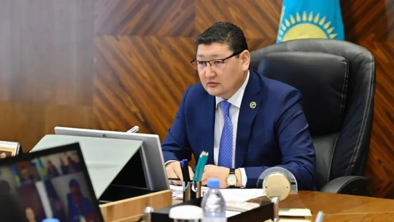 «Қытайдан қорықсақ, айға немесе Марсқа көшіп кетейік» – Берік Уәли