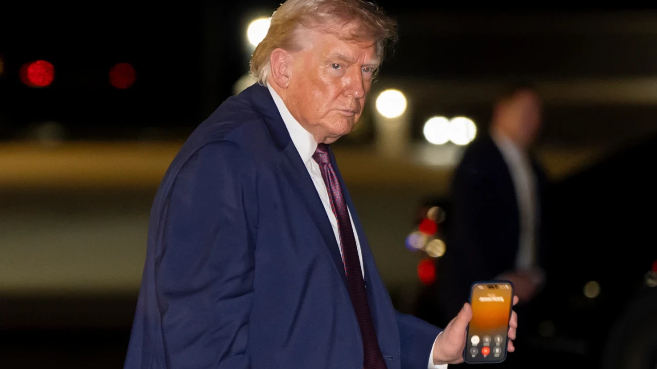 Трамп 30 елшісін қызметінен босатты