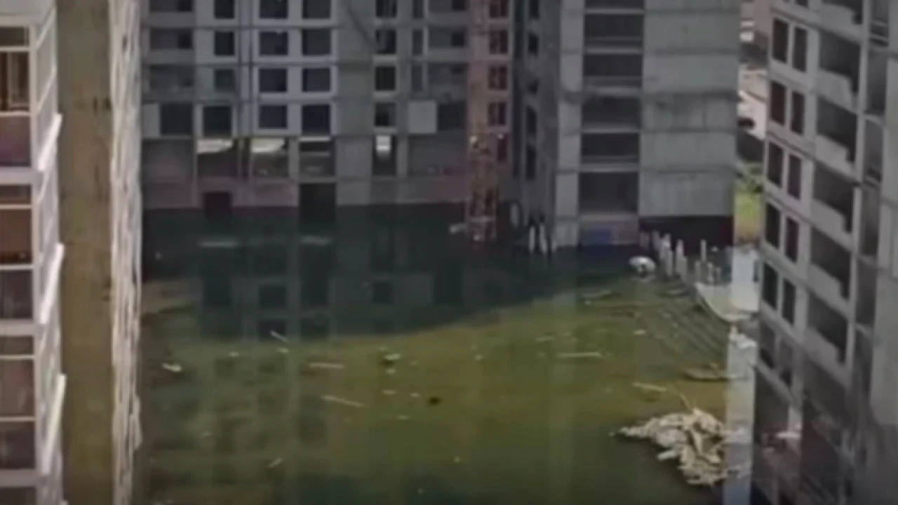 ЖК в Астане ушёл под воду — возбуждено уголовное дело