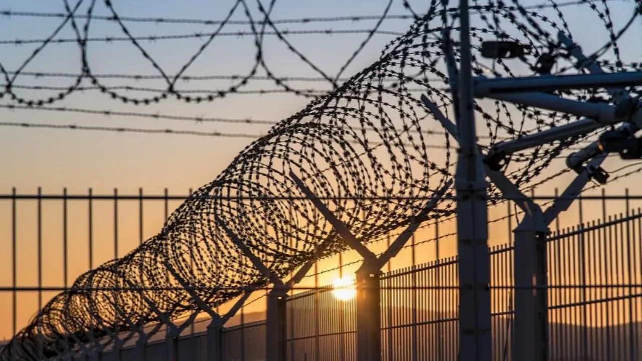 Алматыда жасөспірім колониядан қашпақ болды