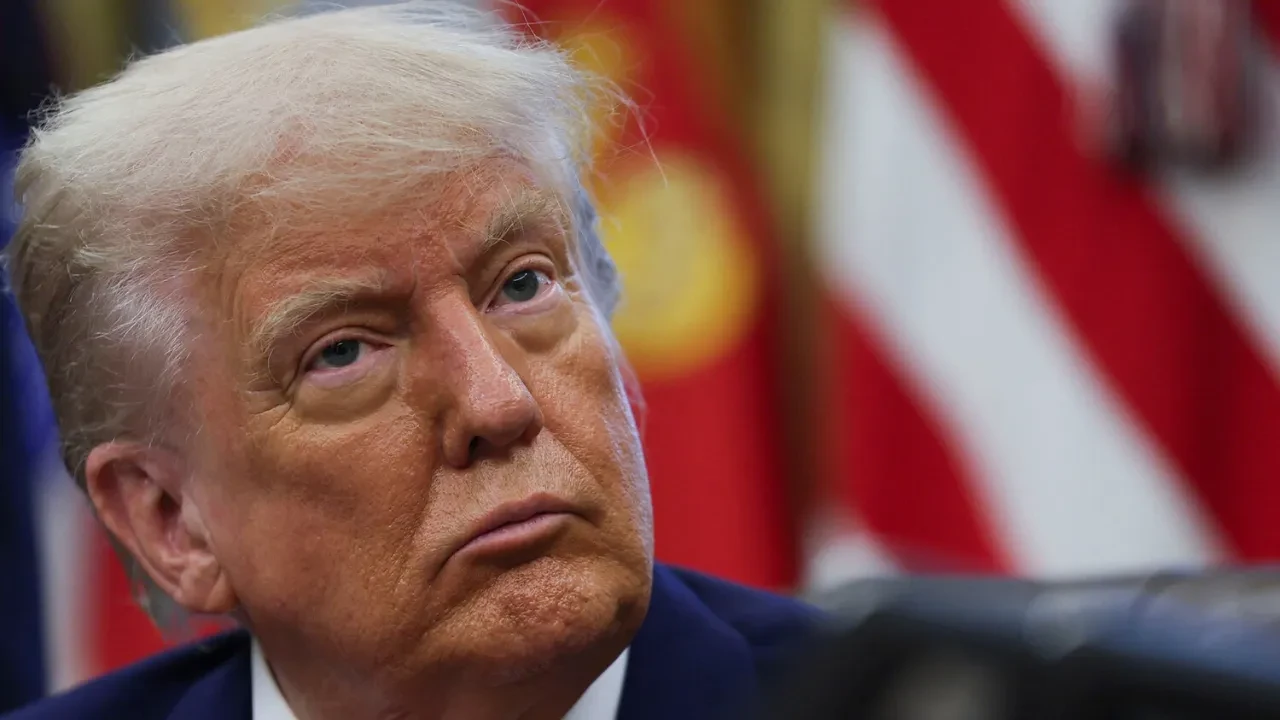 Трамп дүйсенбі күні Ресейге қатысты маңызды мәлімдеме жасайтынын айтты