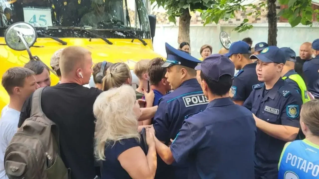 Балалар үйіндегі дау: Бақытжан Базарбек Тоқаевтан Алматы облысының әкімін қызметінен босатуды сұрады