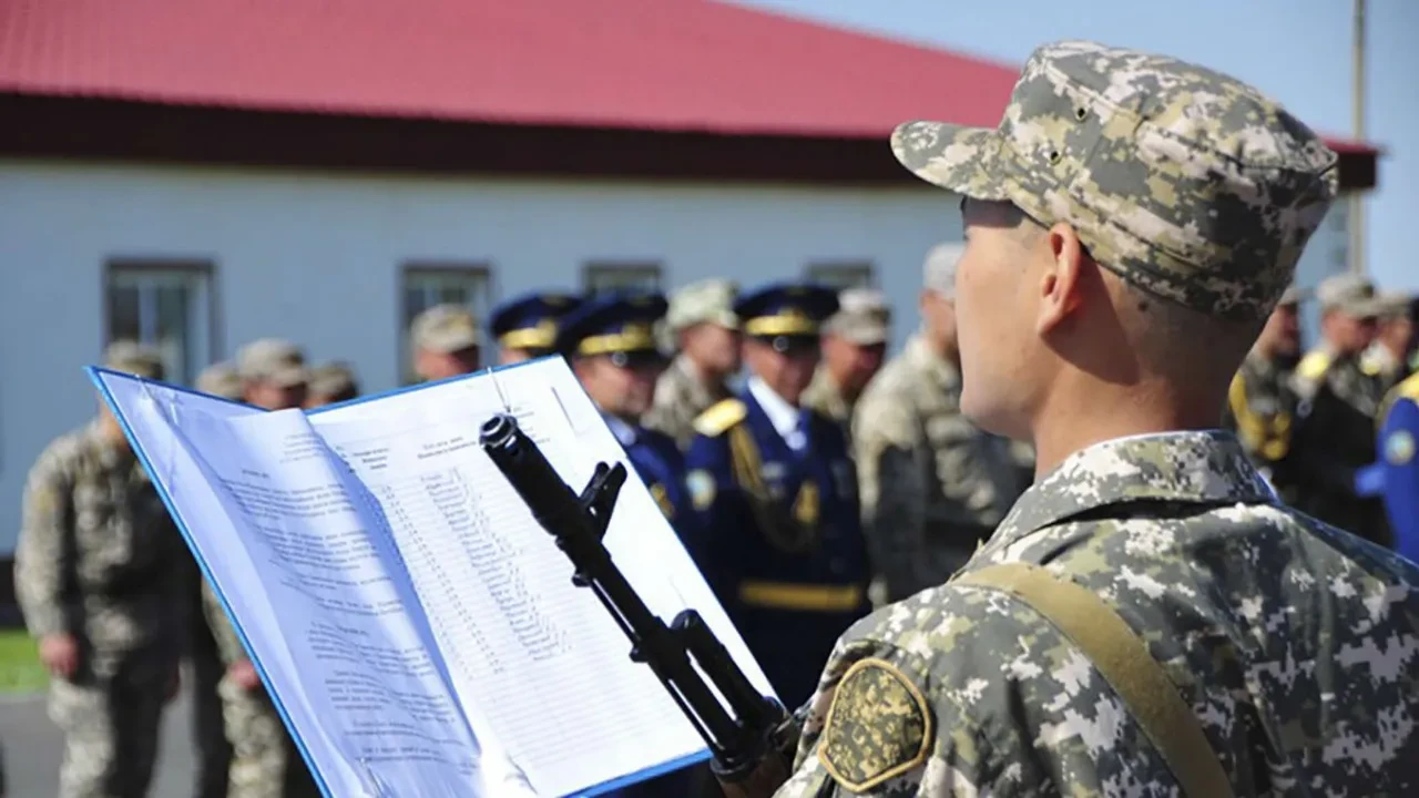 Тоқаев қол қойған жаңа заң бойынша әскерге шақыру тәртібі өзгереді