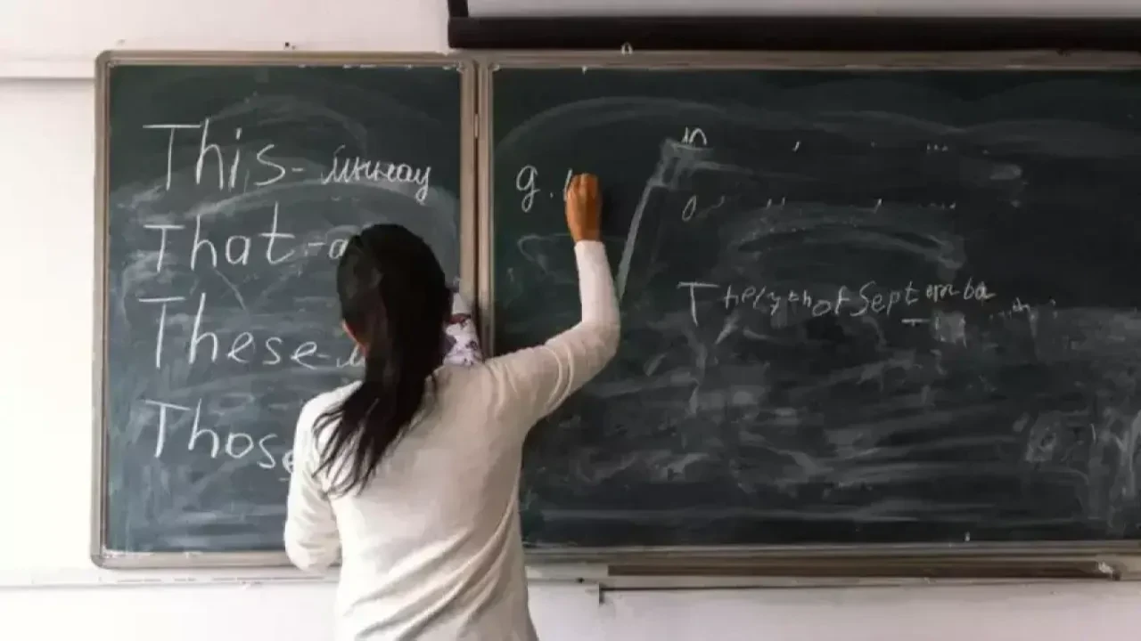 Мұғалімдерге күш жұмсағандарға да жазаны қатаңдату мәселесі қарастырылып жатыр