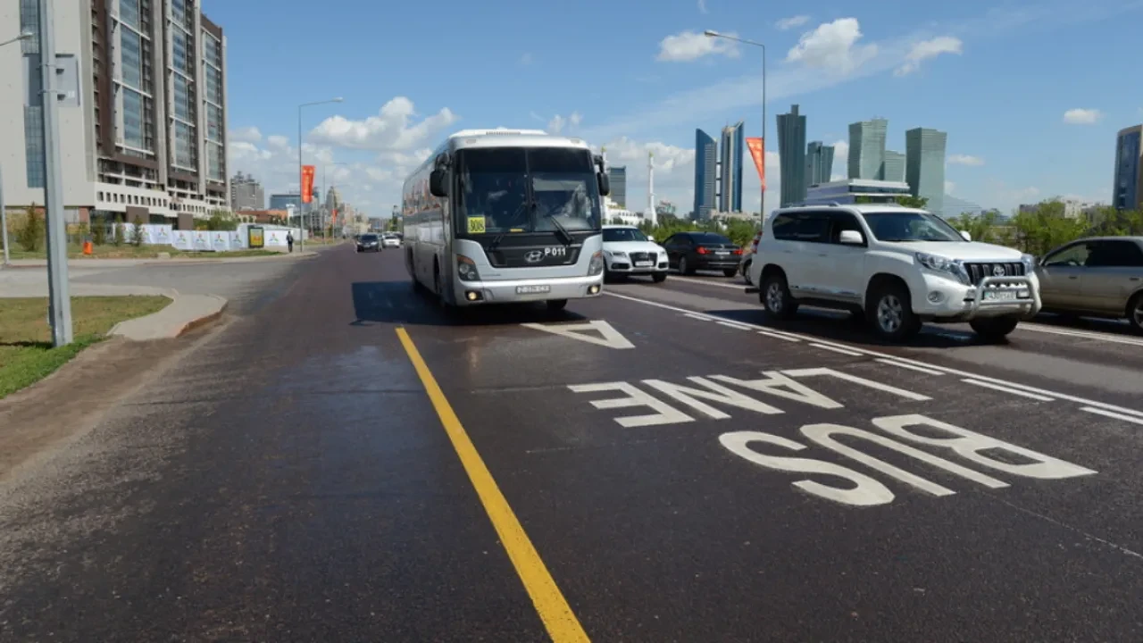 «Busline бәріне бірдей ме?»: Астанада көлік секторының әділдігі қайта қаралып жатыр