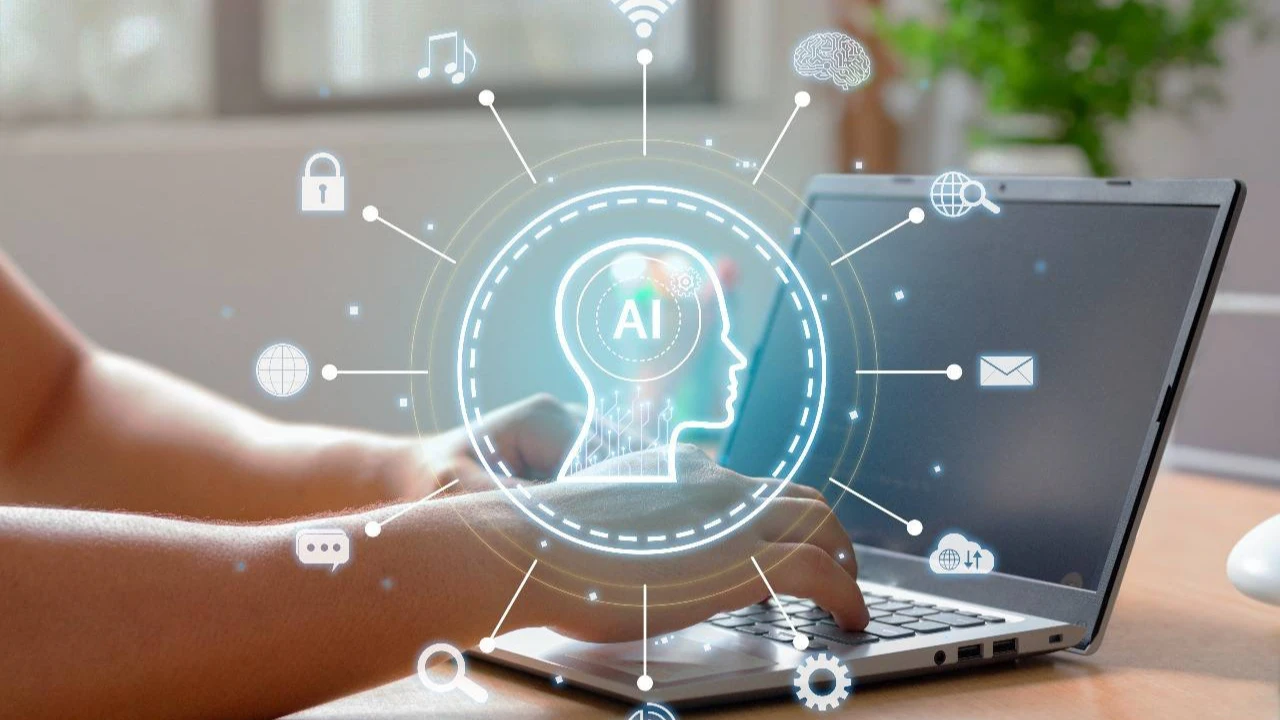 Мұғалімдерге жасанды интеллектіні қолдануды үйрететін тегін курс басталды