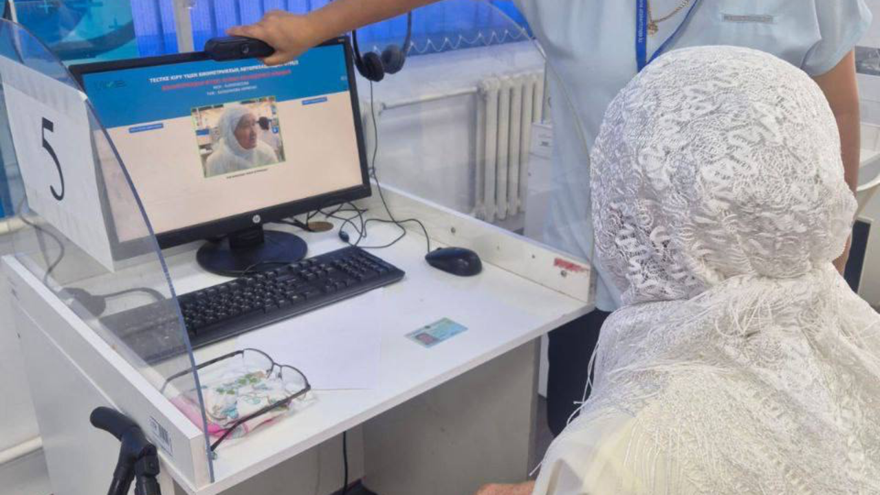 “Білім алу - ешқашан кеш емес!” 85 жастағы апа ҰБТ тапсырды