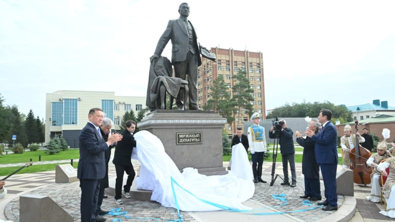 Міржақып Дулатұлы – өскелең ұрпаққа әрдайым үлгі – Қошанов Президенттің құттықтауын оқып берді