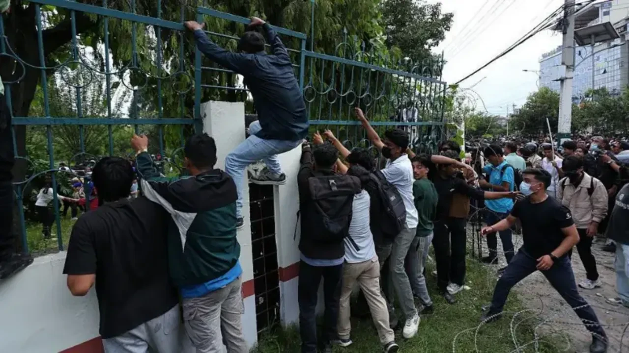 Непалда 19 адамның өлімінен кейін әлеуметтік желілерге қойылған тыйым алынды