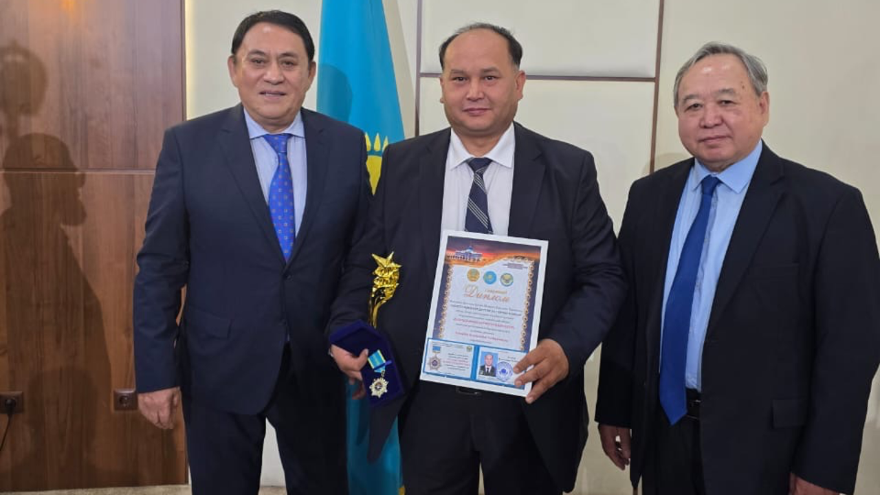 ҚУАНЫШБЕК БОТАБЕК - БАС РЕДАКТОРЛАР КЛУБЫНЫҢ РЕСМИ ӨКІЛІ
