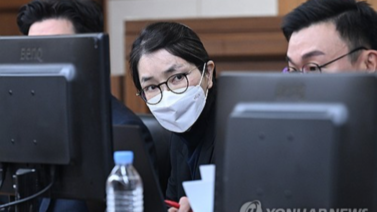 Кореядағы саяси элитаның құлауы: Экс-президенттің жұбайы Ким Кен Хи 20 айға сотталды