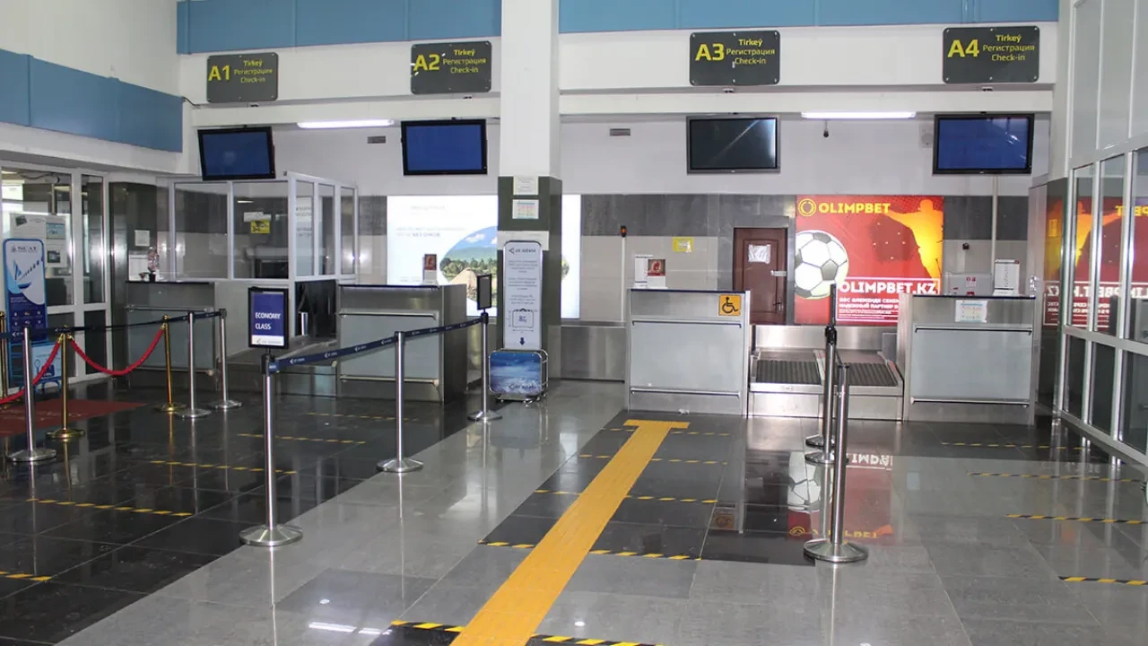 Пообещал «уладить вопрос» и взял миллион: экс-сотрудника аэропорта Алматы признали виновным в мошенничестве