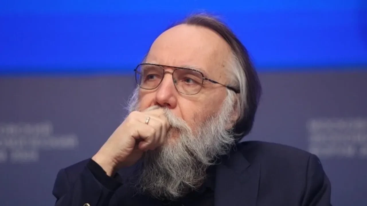 «Ничего суверенного быть не может»: главный идеолог России призвал подчинить Казахстан Москве