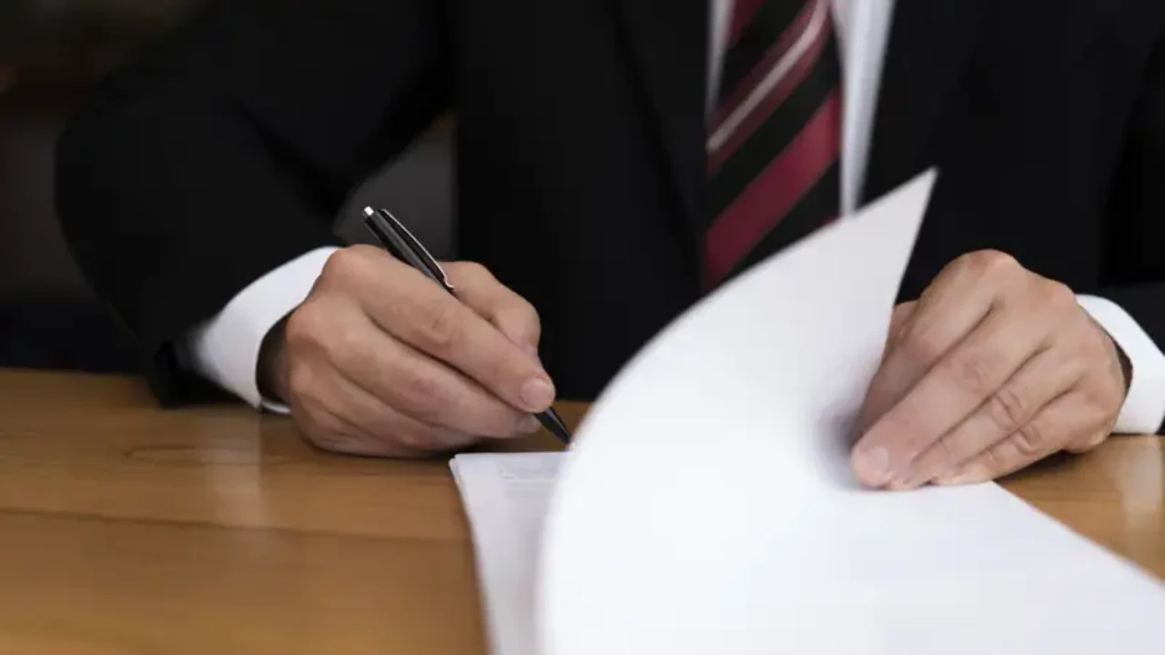 Павлодарда колонияның бұрынғы басшысы мемлекеттік құпияны жариялағаны үшін сотталды