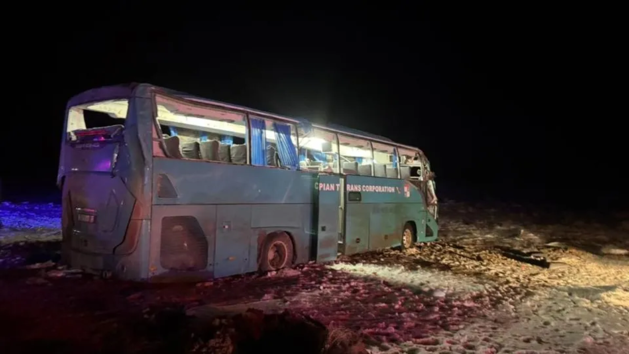 Автобус с 50 пассажирами попал в ДТП в Мангистау: есть погибшие