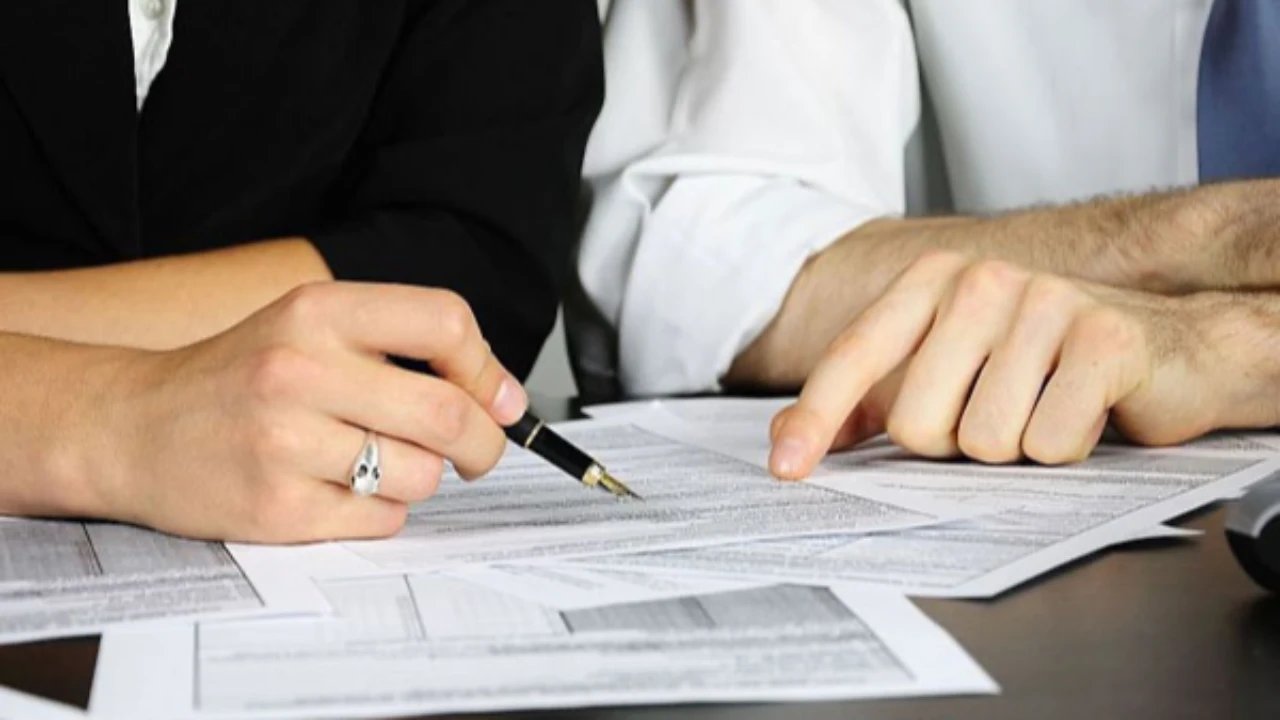 200 мың теңгеге жетпейтін жалақы: 2025 жылы ең сұранысқа ие мамандардың табысы неге төмен?