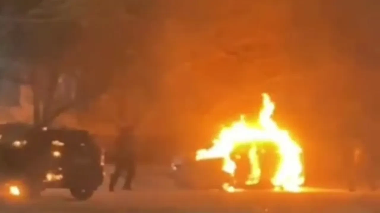 Семейде полиция қызметкерлерінің көлігін өртеді деген күдікпен зейнеткер ұсталды