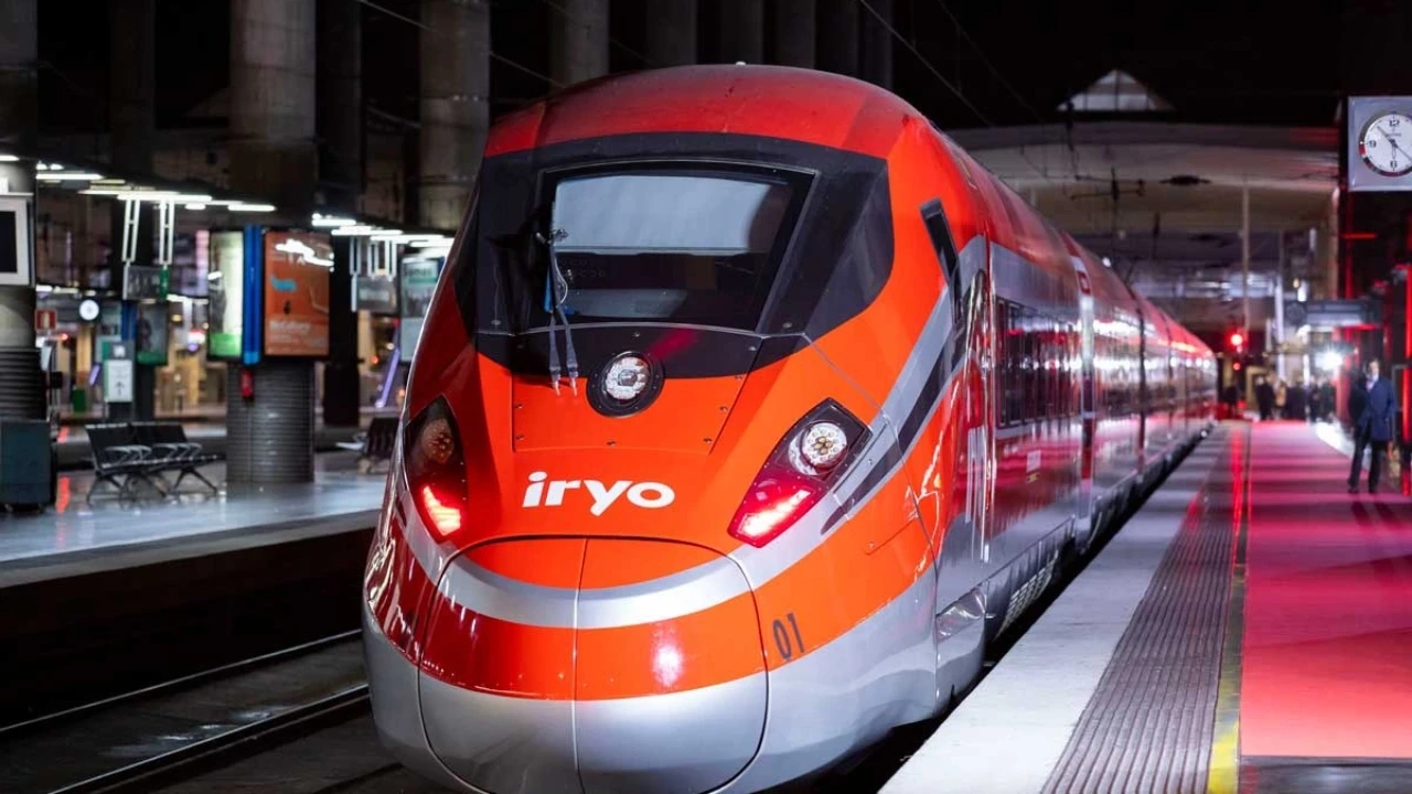 Испанияда пойыз рельстен шығып кетіп, 21 адам қаза тапты