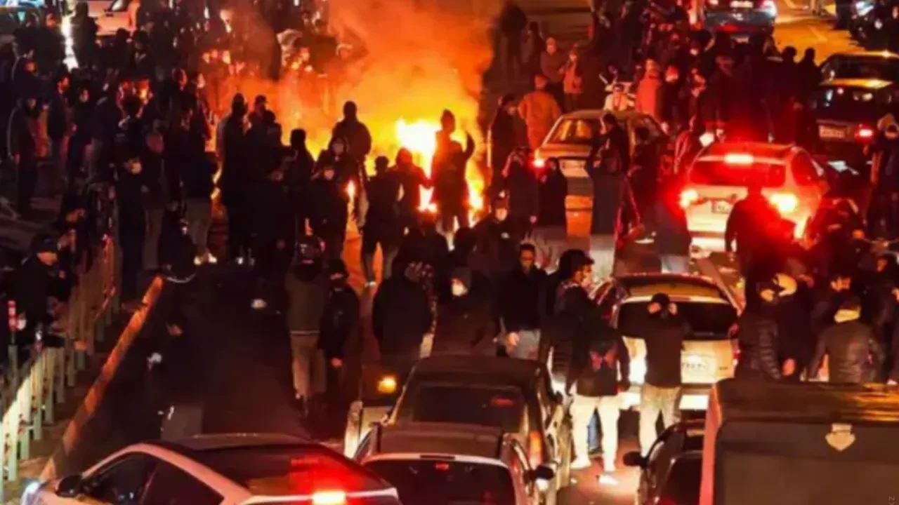 Ирандағы наразылықтар: қаза тапқандар саны 2 мыңға жуықтады