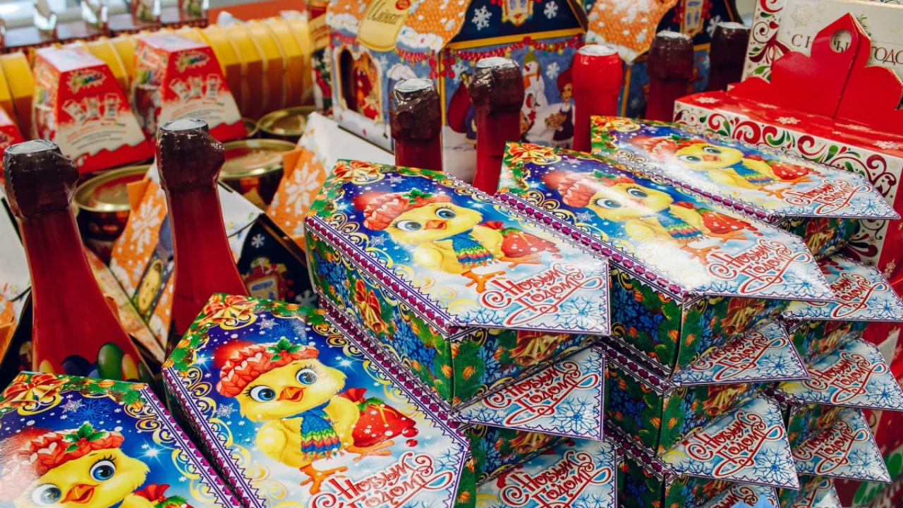 Атырауда балалар тәттісіз қалды: Сыйлыққа бөлінген ақша бюджетке қайтарылды