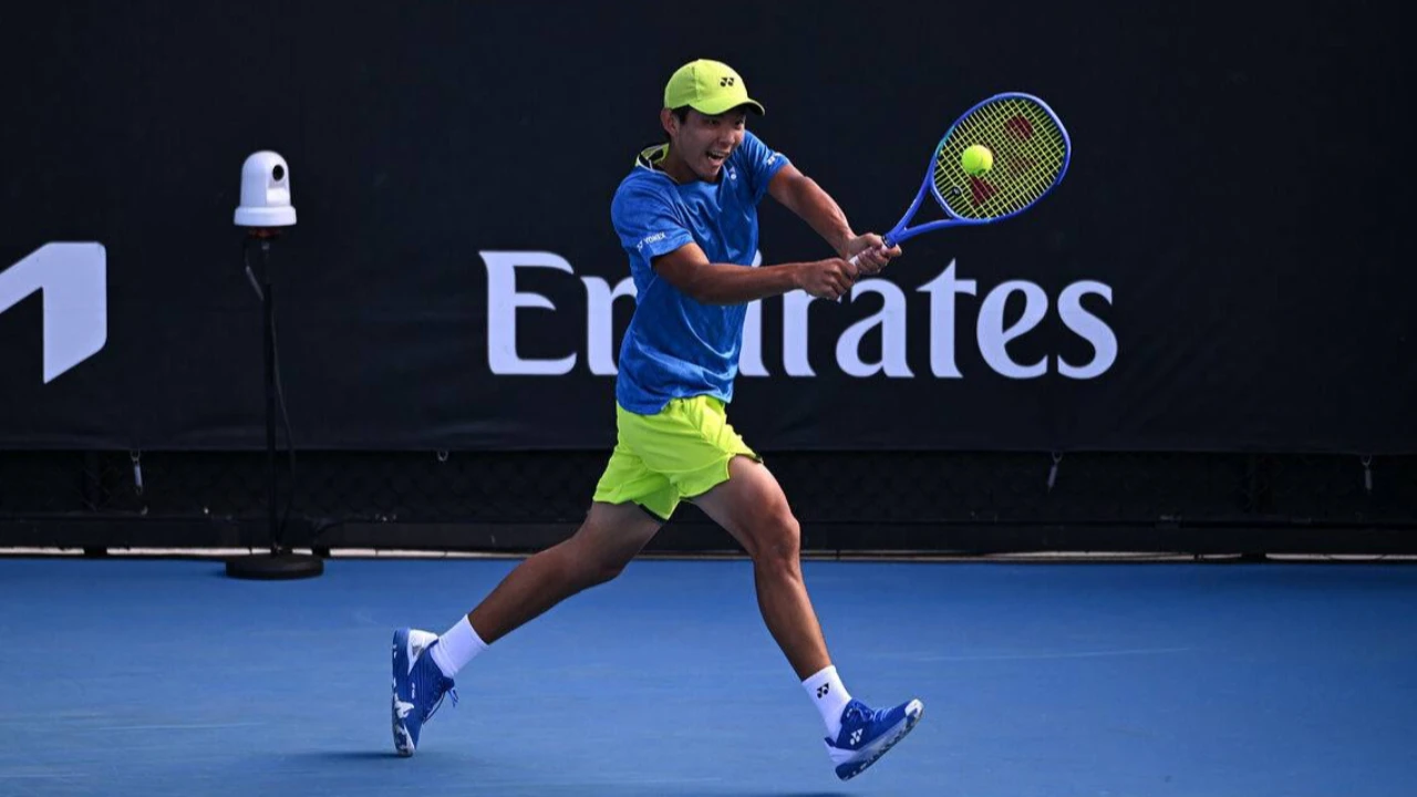 Australian Open-2026: 17 жастағы қазақстандық теннисші жарақатына қарамастан жартылай финалға шықты