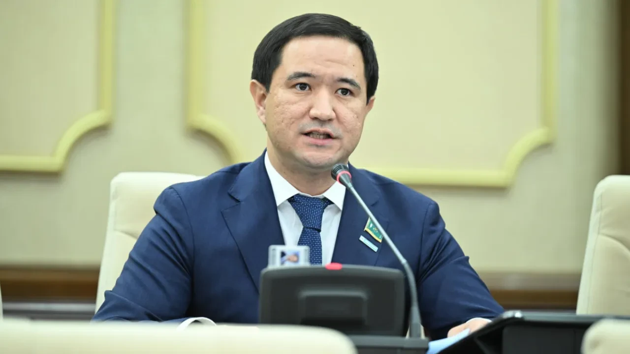 Елімізде жасырын тыңшылыққа жол ашық па: депутат электронды құрылғылар нарығын реттеуді талап етті