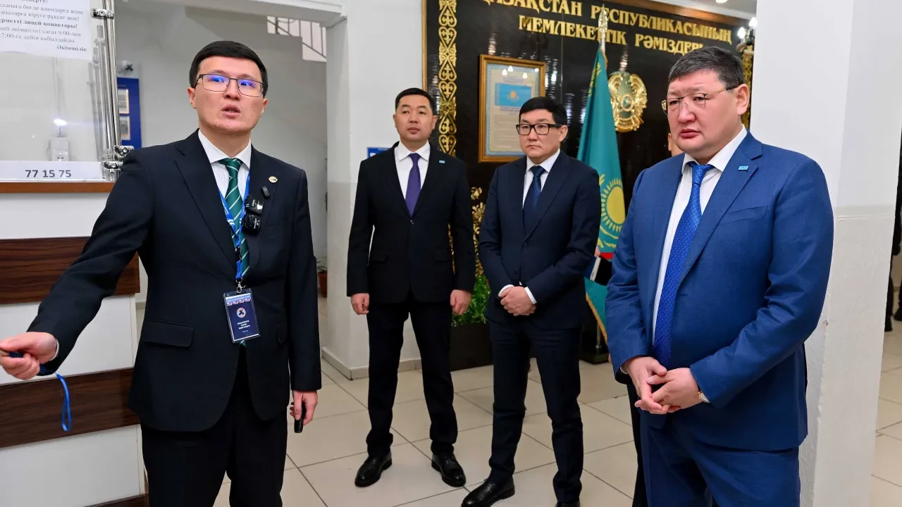 Здание устарело, знания опережают время: Берик Уали посетил БИЛ в Семее