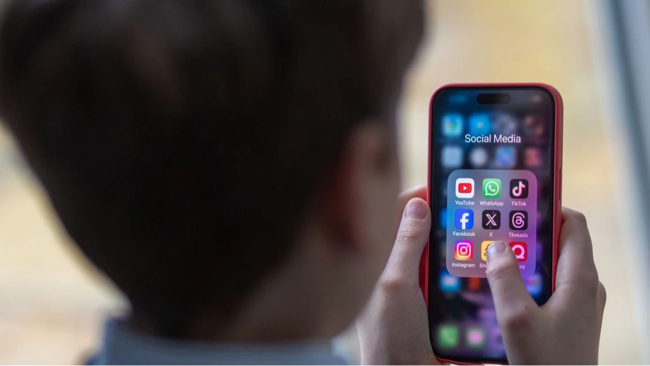 Қазақстанда 16 жасқа толмаған балаларға әлеуметтік желі қолдануға тыйым салынуы мүмкін