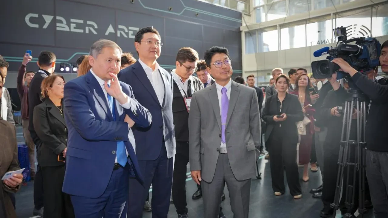 Университет курстарын ЖИ әзірлейді: SDU студенттері отандық AI-платформа ойлап тапты