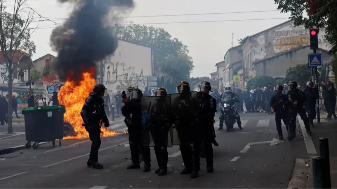 Францияда оқушылардың митингі салдарынан 500-ге жуық мектепте сабақ тоқтатылды