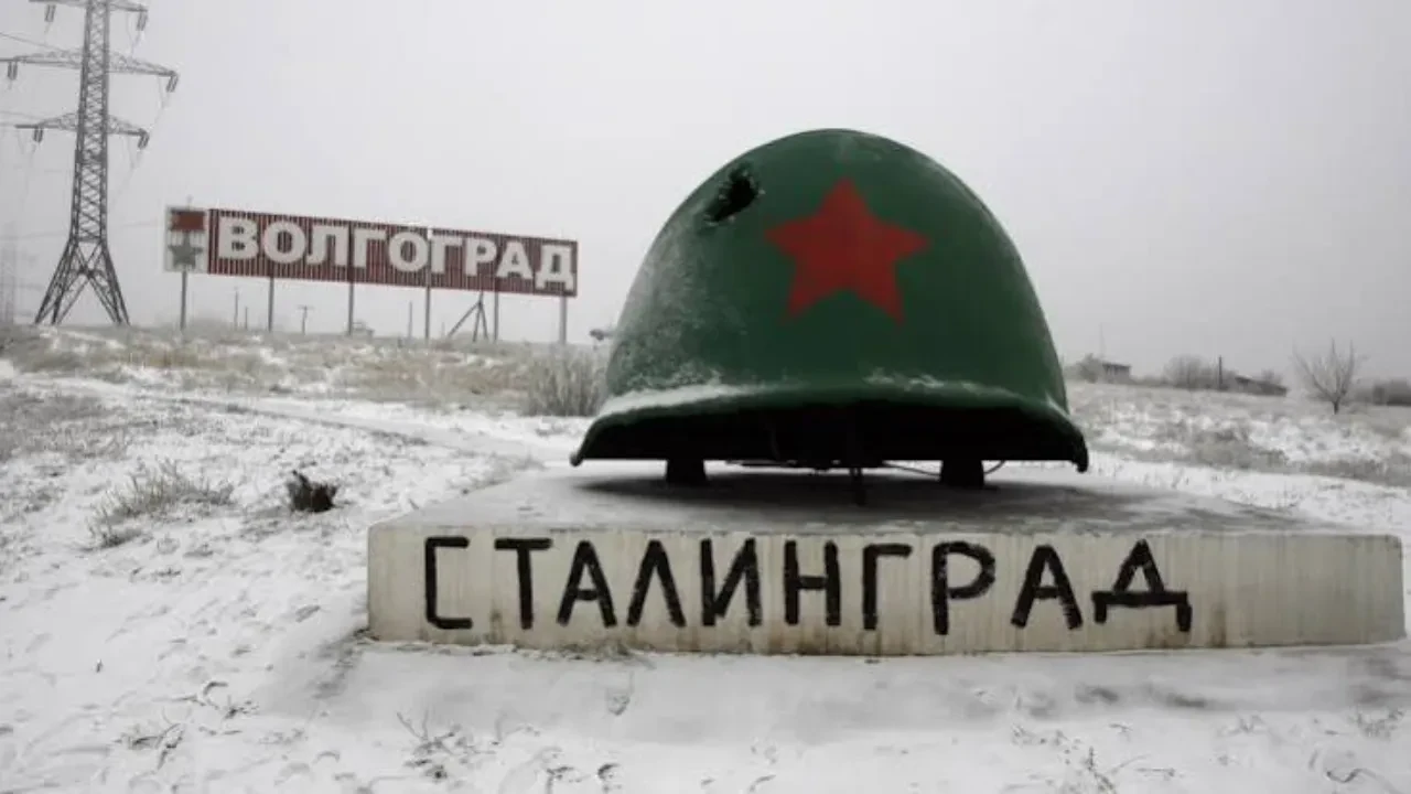 В России предложили вернуть городам названия Сталинград и Ленинград