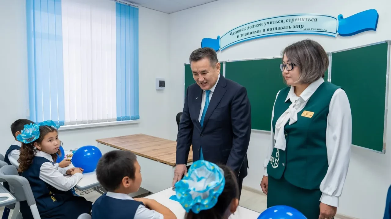 ШҚО-да 50 жылдан астам пайдаланылған ескі мектептің орнына жаңасы салынды