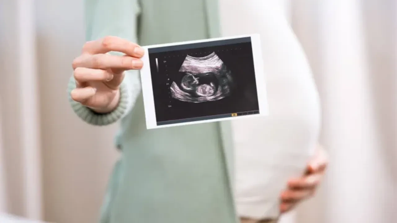 Неге қазақстандық әйелдер бала тууды кейінге шегеріп жатыр – сауалнама